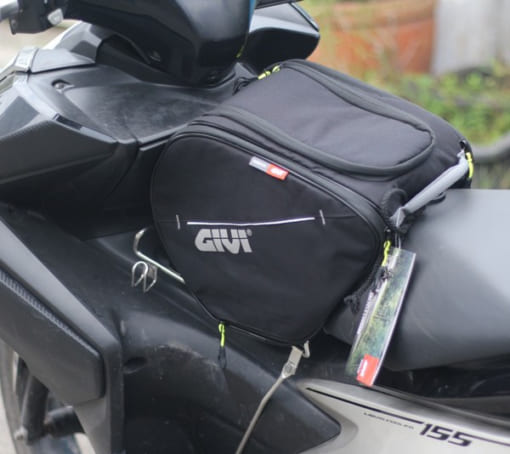Túi Givi EA105B để bụng xe máy