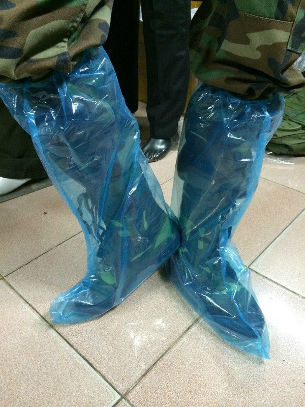 ủng bọc giày đi mưa