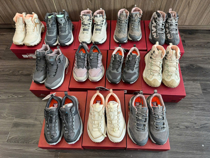 mua giày leo núi nam nữ